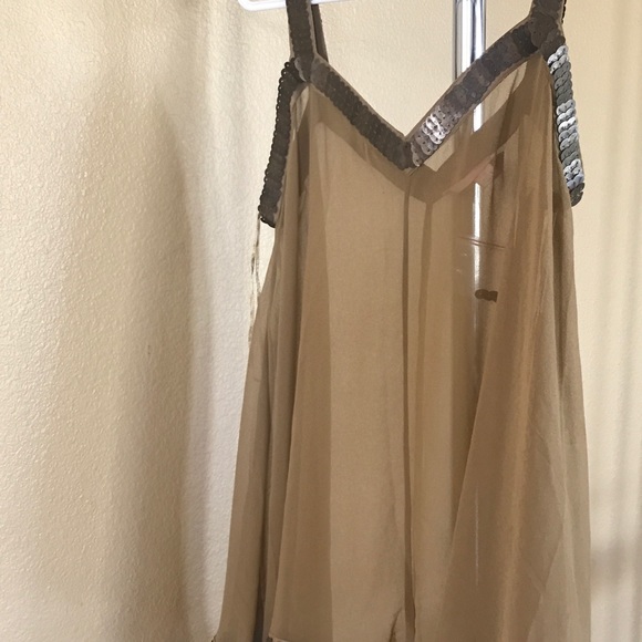 Sleeveless Top - Picture 2 of 5